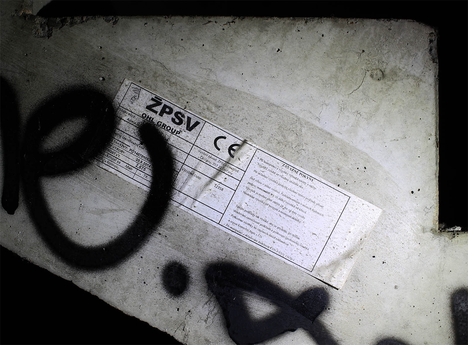 Důkaz, že stavba pokračovala i v roce 2014 (a později). Betonové schody ze ŽPSV Čerčany vyrobené v srpnu 2014 a dovezené do Libně vlakem (aspoň částečně?). Důkaz, že stavba pokračovala i v roce 2014 (a později). Betonové schody ze ŽPSV Čerčany vyrobené v srpnu 2014 a dovezené do Libně vlakem (aspoň částečně?).